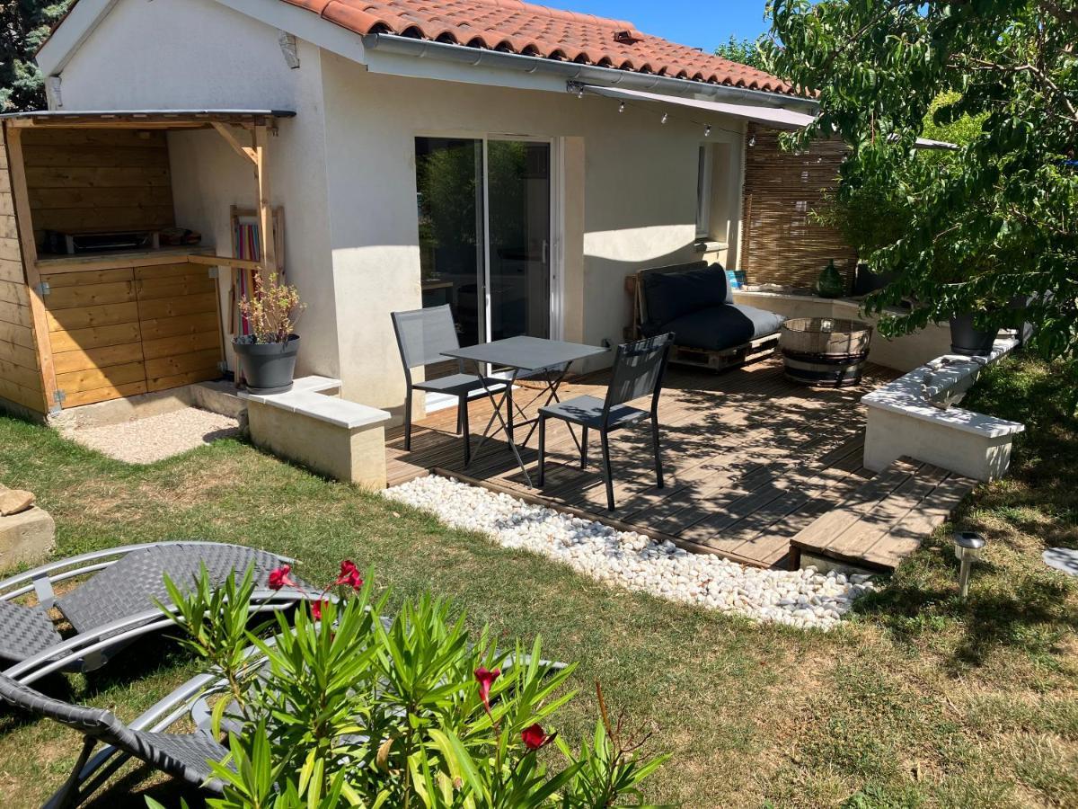 Saint-Andeol-le-Chateau Gite Bambou Avec Piscine מראה חיצוני תמונה